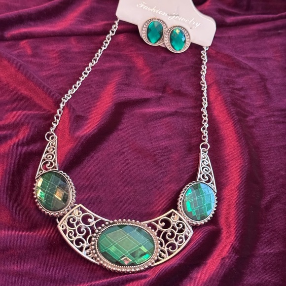 Green and silver Necklace and earrings set NWT - Picture 4 of 6